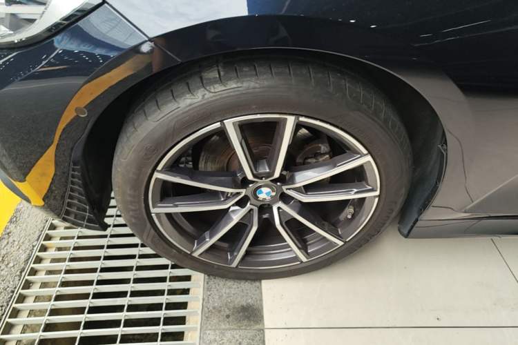 Used BMW 3 Series 2021 Second Facelift 325Li M Sport Package Exterior 4