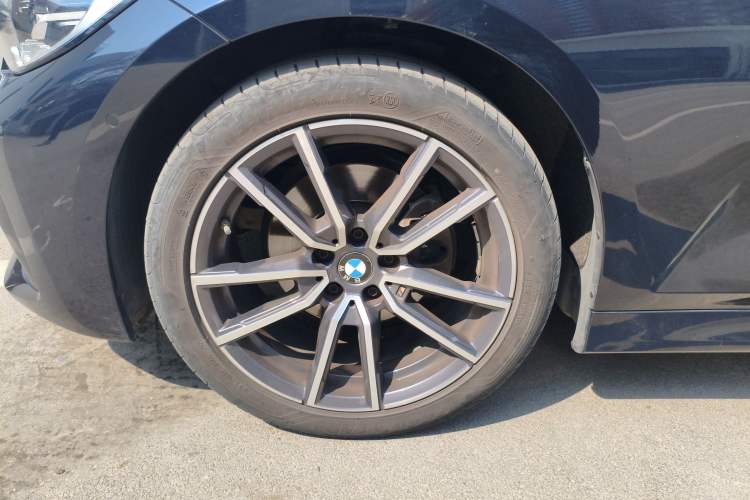 Used BMW 3 Series 2021 Second Facelift 325Li M Sport Package Exterior 4