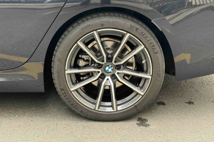 Used BMW 3 Series 2021 Second Facelift 325Li M Sport Package Exterior 5