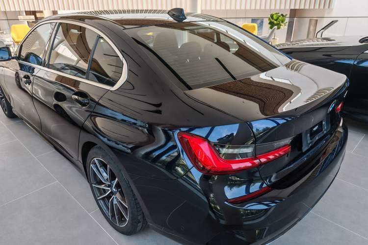 Used BMW 3 Series 2021 Second Facelift 325Li M Sport Package Exterior 6