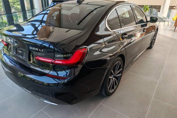 Used BMW 3 Series 2021 Second Facelift 325Li M Sport Package Exterior 7