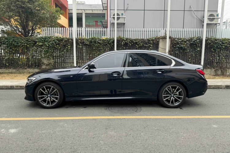 Used BMW 3 Series 2021 Second Facelift 325Li M Sport Package Exterior 9