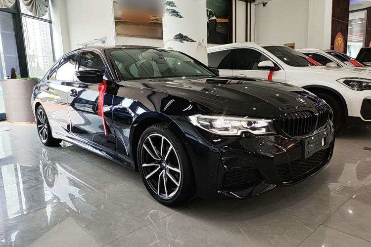 Used BMW 3 Series 2021 Facelifted 320Li M Sport Package Front Right 45 Deg