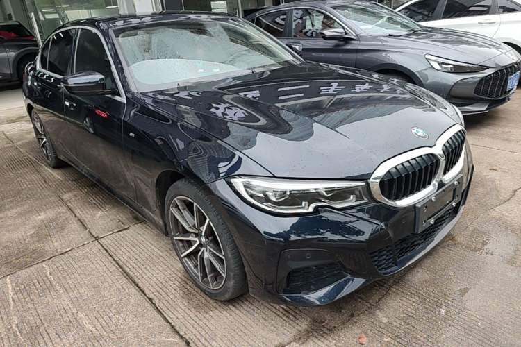 Used BMW 3 Series 2021 Second Facelift 320Li M Sport Package Front Right 45 Deg