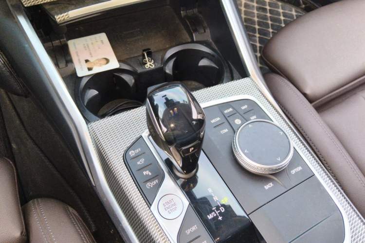 Used BMW 3 Series 2021 325i M Sport Night Edition package Gear Lever