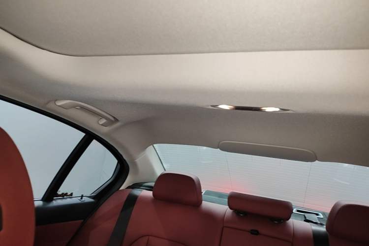 Used BMW 3 Series 2021 Second Facelift 325i M Sport Package Headliner