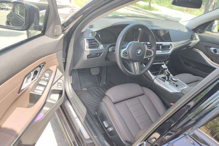 Used BMW 3 Series 2021 Second Facelift 330i M Sport Night Edition Package Interior 3