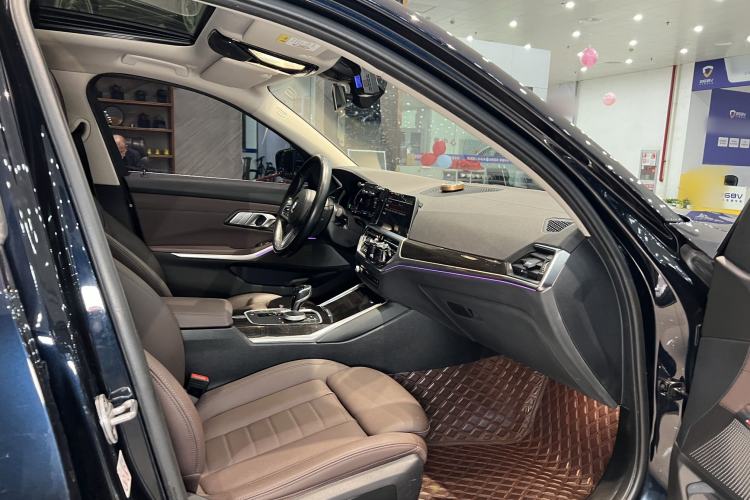 Used BMW 3 Series 2021 Restyled 325Li M Sport Package Interior 7