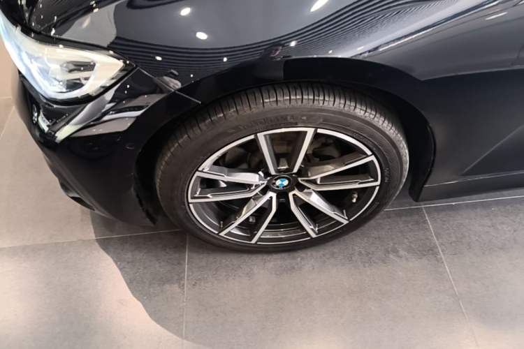 Used BMW 3 Series 2021 Restyled 325Li xDrive M Sport Package Left Front Wheel Hub