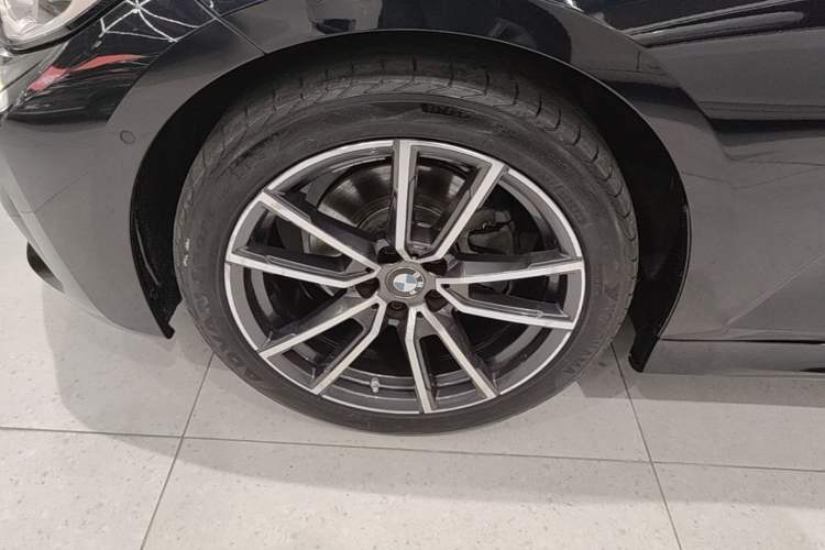 Used BMW 3 Series 2021 Restyled 325Li M Sport Package Left Front Wheel Hub
