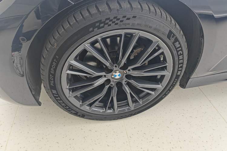 Used BMW 3 Series 2021 Facelifted 325Li M Sport Night Edition Package Left Front Wheel Hub