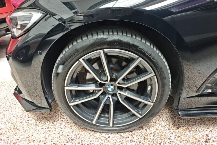 Used BMW 3 Series 2021 Restyled 325Li M Sport Package Left Front Wheel Hub