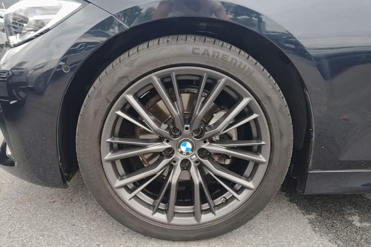 Used BMW 3 Series 2021 325Li M Sport Shadowline Package Left Front Wheel Hub