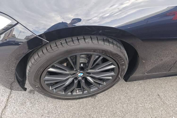 Used BMW 3 Series 2021 325i M Sport Night Edition package Left Front Wheel Hub