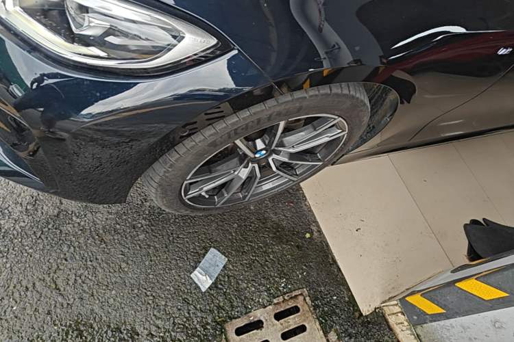 Used BMW 3 Series 2021 Restyled 325Li M Sport Package Left Front Wheel Hub