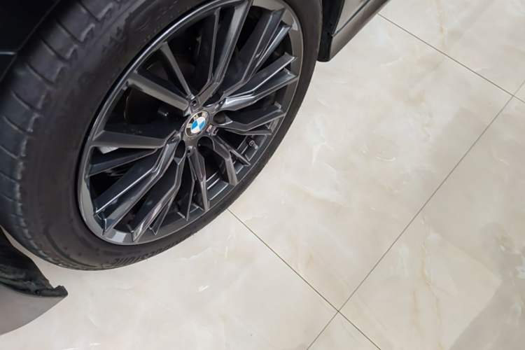 Used BMW 3 Series 2021 Facelifted 325Li M Sport Night Edition Package Left Front Wheel Hub