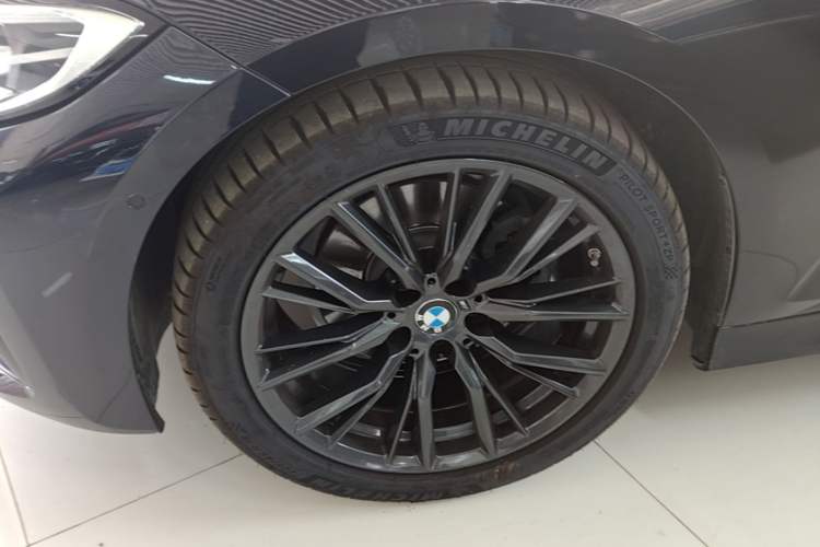 Used BMW 3 Series 2021 325Li M Sport Shadowline Package Left Front Wheel Hub