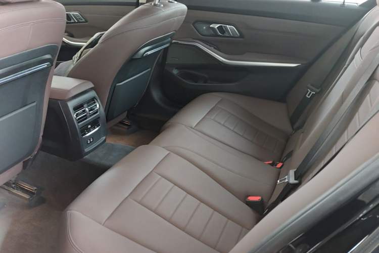Used BMW 3 Series 2021 325Li M Sport Shadowline Package Left Rear Seat