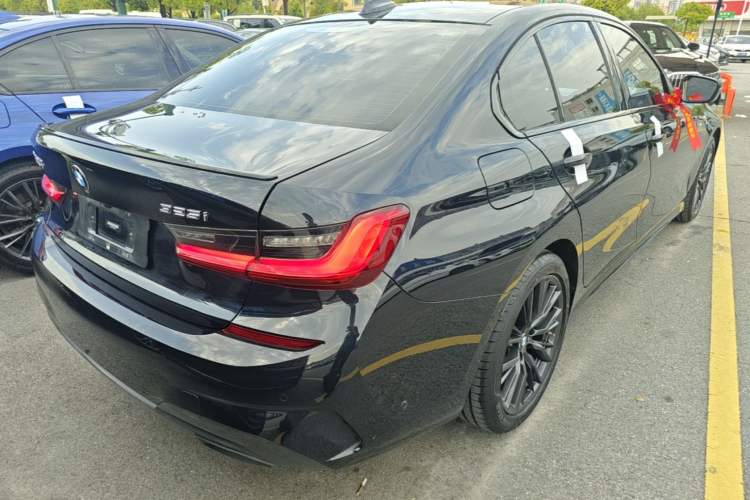 Used BMW 3 Series 2021 325i M Sport Night Edition package Rear Right 45 Deg