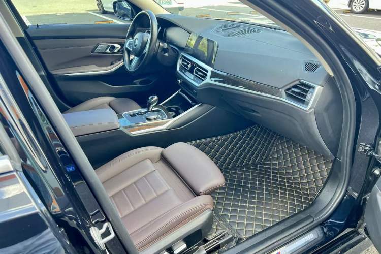 Used BMW 3 Series 2021 Restyled 325Li M Sport Package Right Front Seat