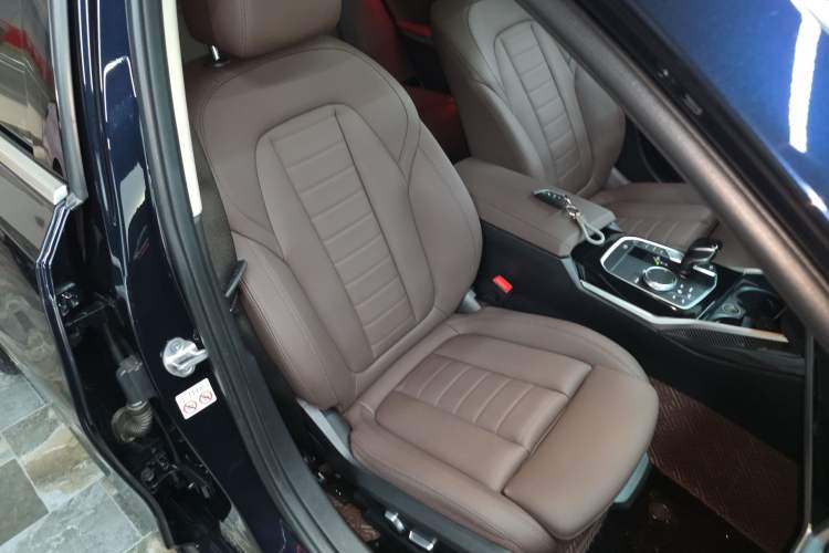 Used BMW 3 Series 2021 320Li M Sport Package Right Front Seat