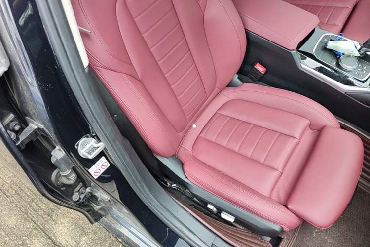 Used BMW 3 Series 2021 Second Facelift 320Li M Sport Package Right Front Seat