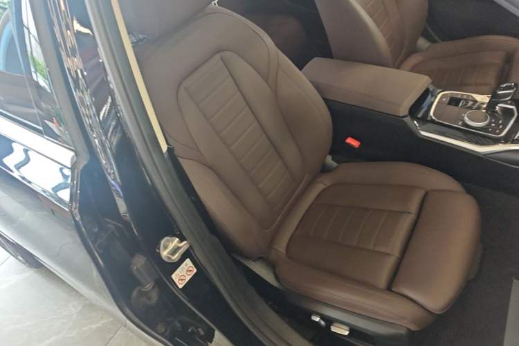 Used BMW 3 Series 2021 Facelifted 320Li M Sport Package Right Front Seat