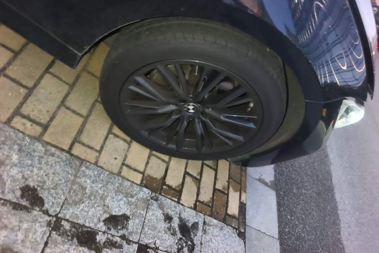 Used BMW 3 Series 2021 Facelifted 325Li M Sport Night Edition Package Right Front Wheel Hub