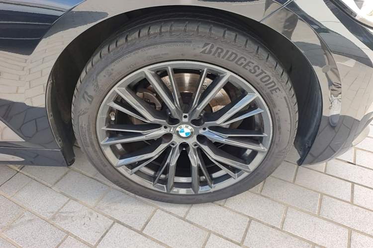 Used BMW 3 Series 2021 Second Facelift 325Li M Sport Night Edition Package Right Front Wheel Hub