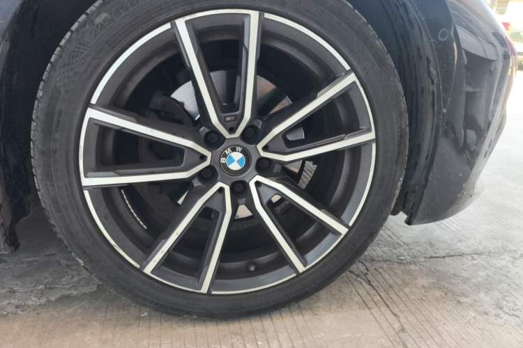 Used BMW 3 Series 2021 325Li M Sport Package Right Front Wheel Hub