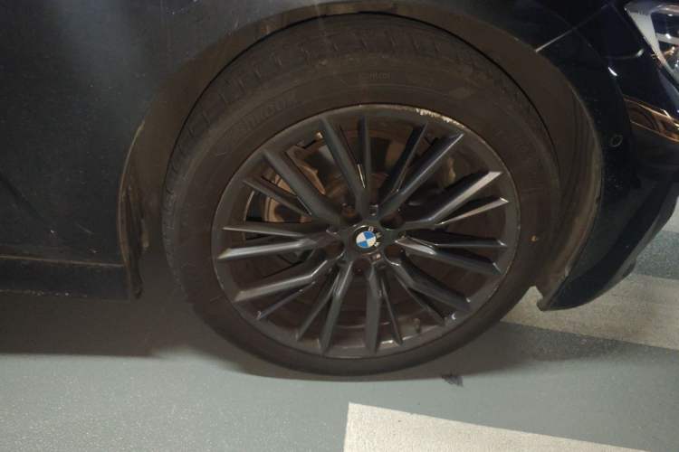 Used BMW 3 Series 2021 325i M Sport Night Edition package Right Front Wheel Hub