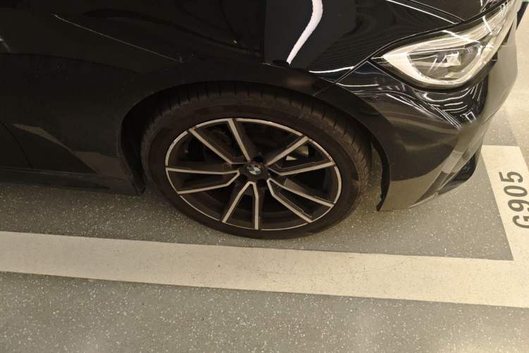 Used BMW 3 Series 2021 Facelifted 320Li M Sport Package Right Front Wheel Hub