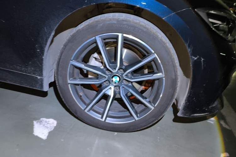 Used BMW 3 Series 2021 320Li M Sport Package Right Front Wheel Hub