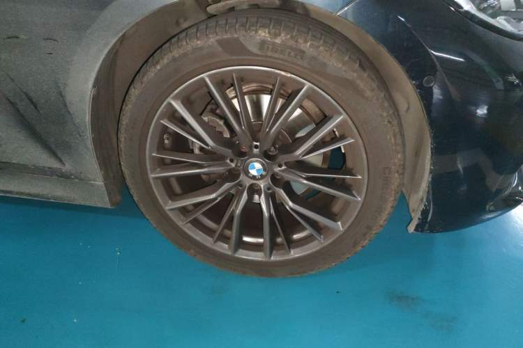 Used BMW 3 Series 2021 Restyled 325i M Sport Night Edition Package Right Front Wheel Hub