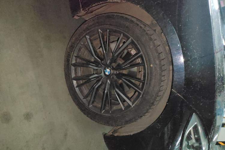 Used BMW 3 Series 2021 325Li M Sport Shadowline Package Right Front Wheel Hub