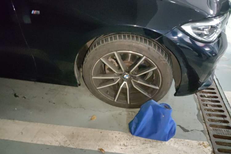 Used BMW 3 Series 2021 Facelifted 320Li M Sport Package Right Front Wheel Hub
