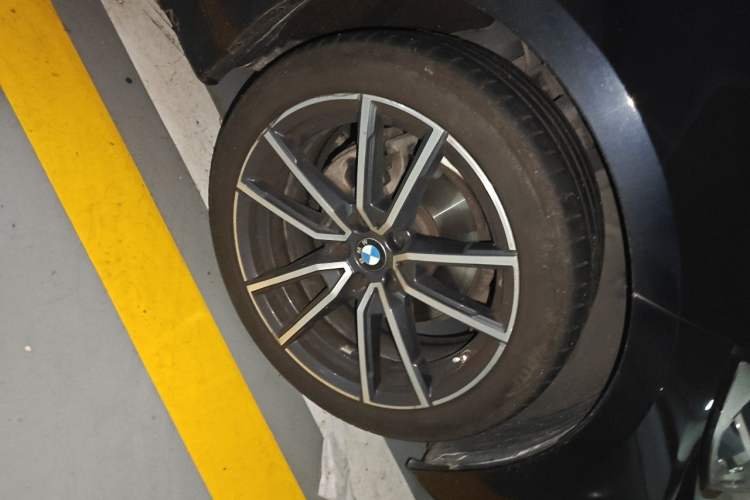 Used BMW 3 Series 2021 Restyled 325Li M Sport Package Right Front Wheel Hub