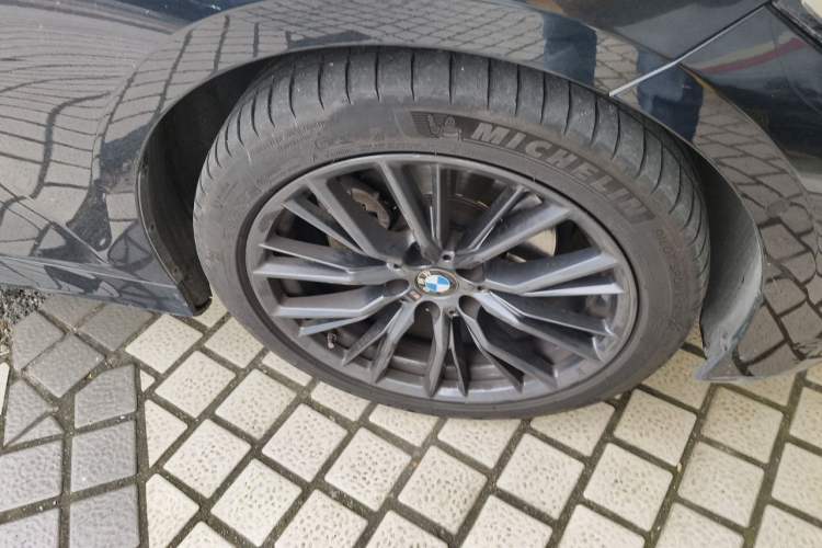 Used BMW 3 Series 2021 325Li M Sport Shadowline Package Right Front Wheel Hub