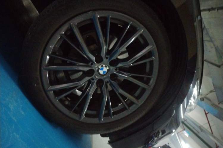 Used BMW 3 Series 2021 325Li M Sport Shadowline Package Right Front Wheel Hub