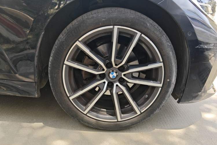 Used BMW 3 Series 2021 Restyled 325Li M Sport Package Right Front Wheel Hub