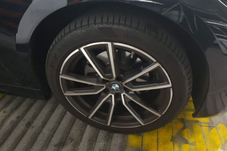 Used BMW 3 Series 2021 Second Facelift 320Li M Sport Package Right Front Wheel Hub