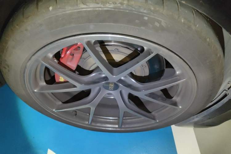 Used BMW 3 Series 2021 Second Facelift 330Li xDrive M Sport Night Edition Package Right Front Wheel Hub