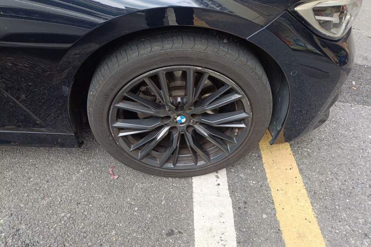 Used BMW 3 Series 2021 Second Facelift 325Li M Sport Night Edition Package Right Front Wheel Hub