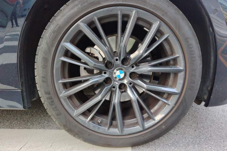 Used BMW 3 Series 2021 325i M Sport Night Edition package Right Front Wheel Hub