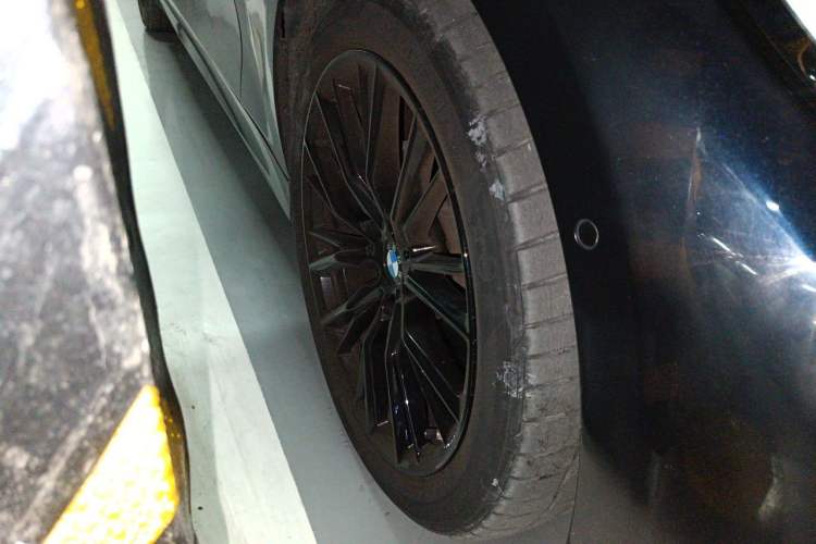 Used BMW 3 Series 2021 325i M Sport Night Edition package Right Front Wheel Hub