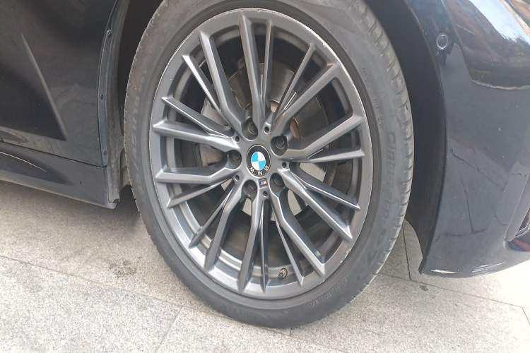 Used BMW 3 Series 2021 325i M Sport Night Edition package Right Front Wheel Hub