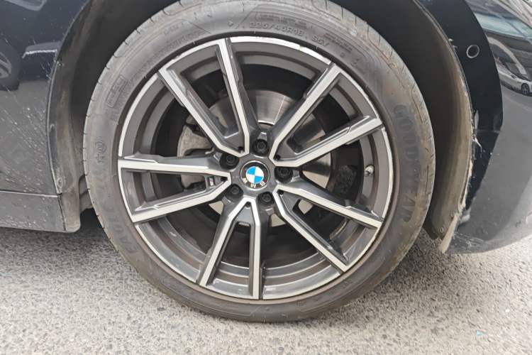 Used BMW 3 Series 2021 Second Facelift 325Li M Sport Package Right Front Wheel Hub