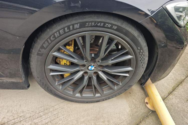 Used BMW 3 Series 2021 325Li M Sport Shadowline Package Right Front Wheel Hub