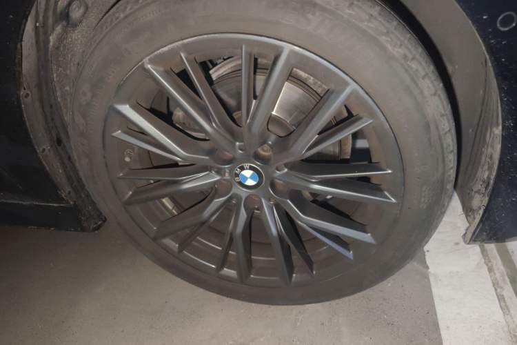 Used BMW 3 Series 2021 Second Facelift 325i M Sport Night Edition Package Right Front Wheel Hub