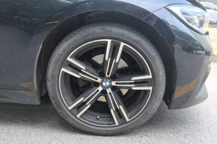 Used BMW 3 Series 2021 325i M Sport Package Right Front Wheel Hub